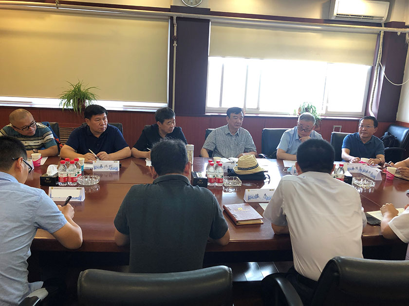 热烈：豠g旗舰厅集团链臂切顶机通过安标国家中心专家论证会(图1)