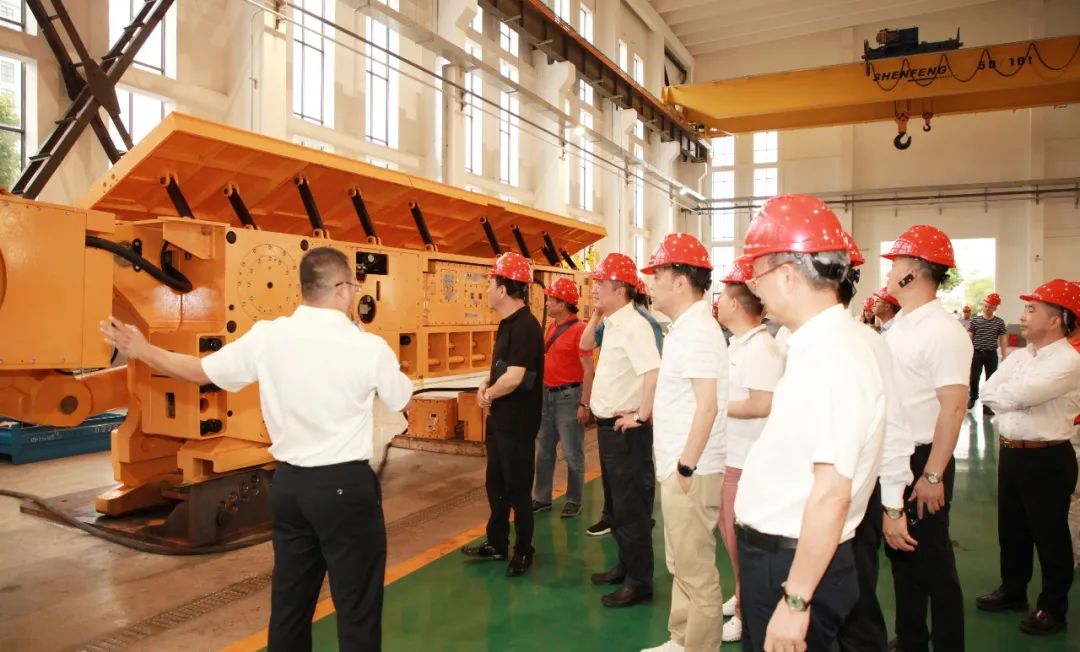 庆祝建党百年华诞 商会组织企业家走进ag旗舰厅开展参观座谈等活动(图6)