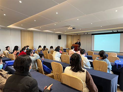 “呵护她健康” ag旗舰厅集团举办女性健康知识讲座(图1)