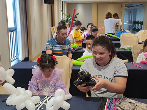 【月满华诞 匠心传情】ag旗舰厅集团举办“团圆庆华诞”亲子活动?(图5)